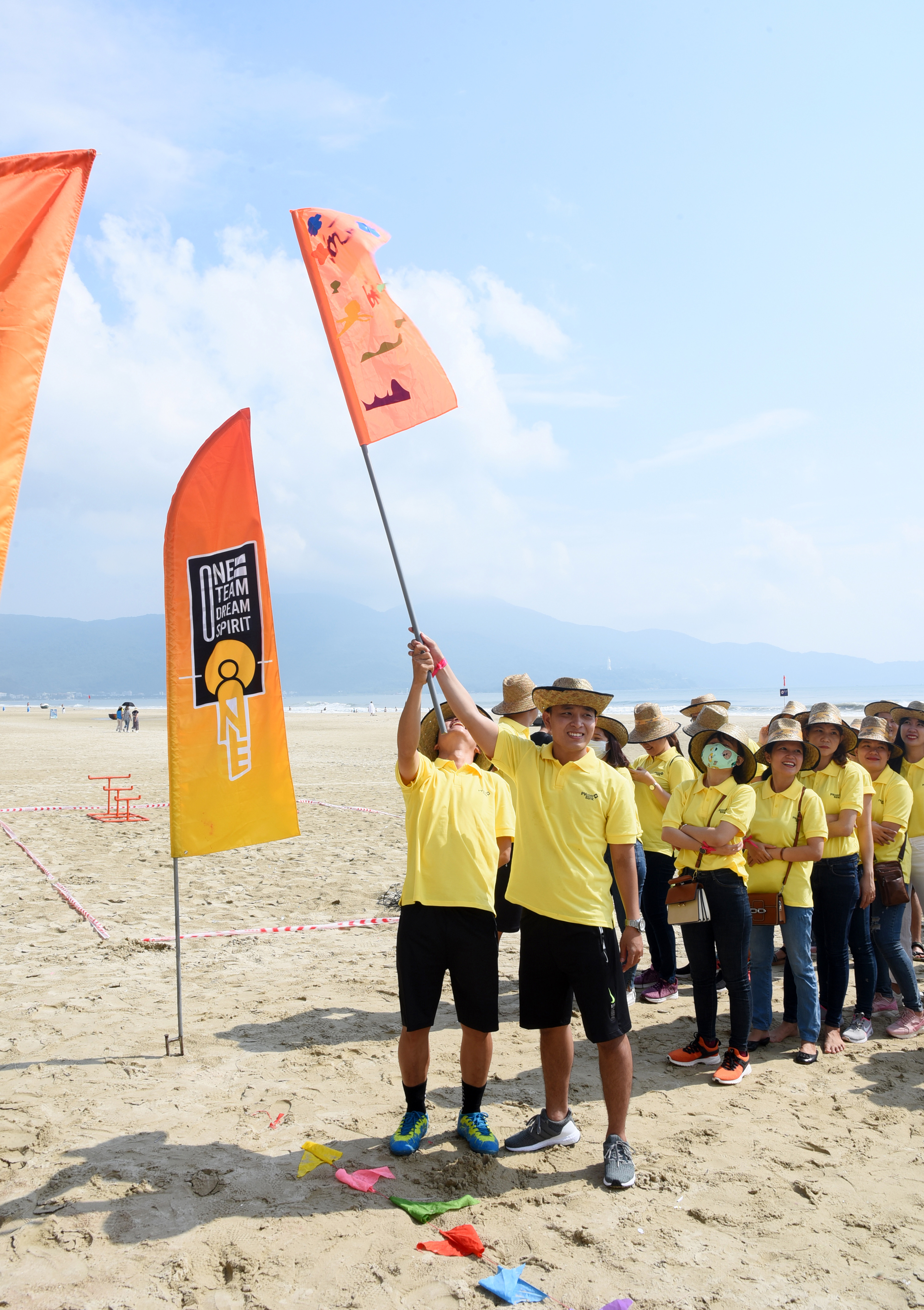 tổ chức sự kiện team building biển mỹ khê đà nẵng siêu anh hùng PVcombank