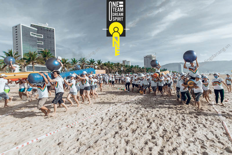 tổ chức team building bãi biển mỹ khê đà nẵng